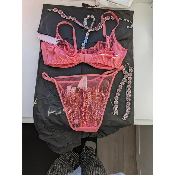 Agent Provocateur Calista Bra (34C) and Panty (Size 4 / AP Size 2) Set - Picture 9 of 12